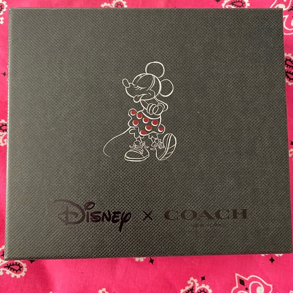 Rare Coach Minnie Mouse coin case - Picture 2 of 8